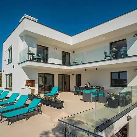 Sail Villa *